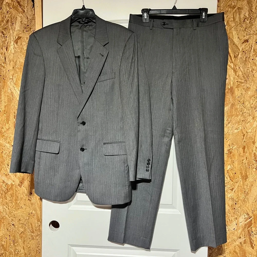 Jos A Bank Signature Collection Grey Herringbone 100% Wool Suit 40L 33x30